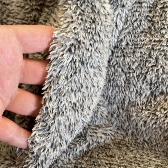 Soft Surroundings Luxe Faux Sherpa Soft Pullover Light Gray Quarter Size Small - Picture 7 of 8